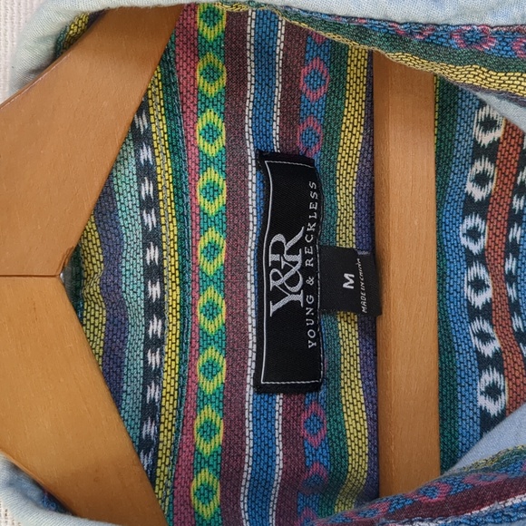 VTG Young and Reckless Women's Chambray SS Button Down Aztec Pocket Size Medium - Picture 2 of 10